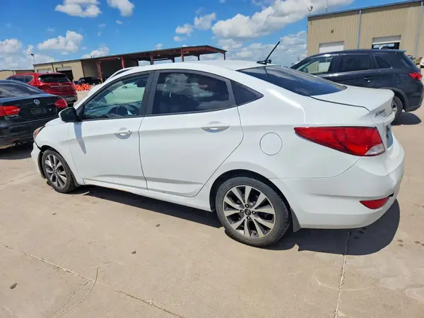 KMHCT4AE5HU341691 2017 HYUNDAI ACCENT - Image 2