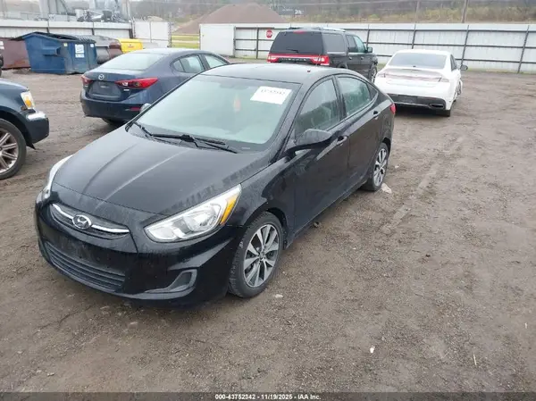 KMHCT4AE5HU358944 2017 HYUNDAI ACCENT - Image 2
