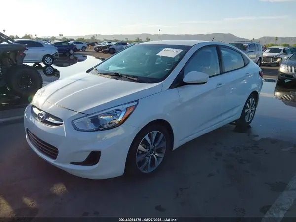 KMHCT4AE5HU379583 2017 HYUNDAI ACCENT - Image 2