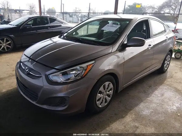 KMHCT4AE5HU380216 2017 HYUNDAI ACCENT - Image 2