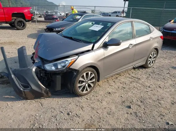 KMHCT4AE5HU385867 2017 HYUNDAI ACCENT - Image 2