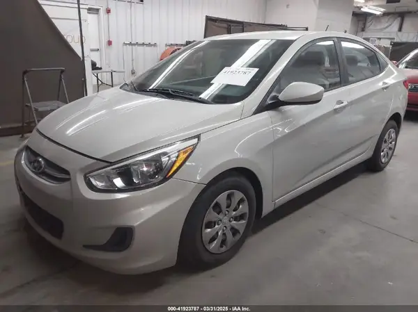 KMHCT4AE6HU205537 2017 HYUNDAI ACCENT - Image 2