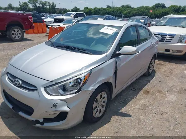 KMHCT4AE6HU318694 2017 HYUNDAI ACCENT - Image 2
