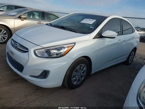 KMHCT4AE6HU345944 2017 HYUNDAI ACCENT - Image 2
