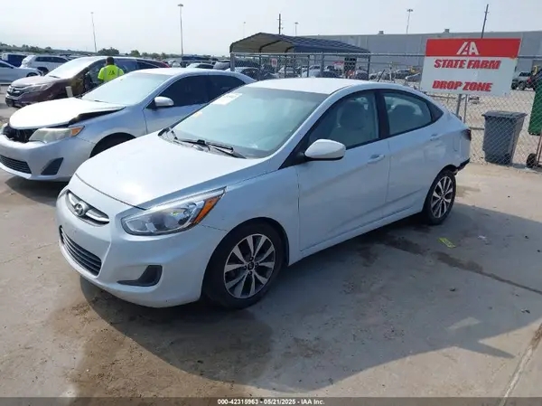 KMHCT4AE6HU379673 2017 HYUNDAI ACCENT - Image 2