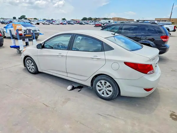 KMHCT4AE7GU058823 2016 HYUNDAI ACCENT - Image 2