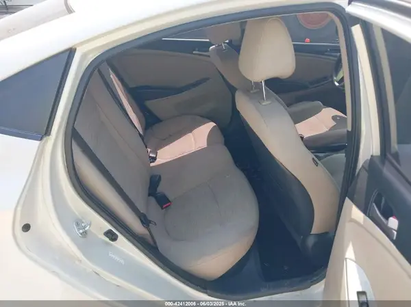 KMHCT4AE7GU063665 2016 HYUNDAI ACCENT - Image 8