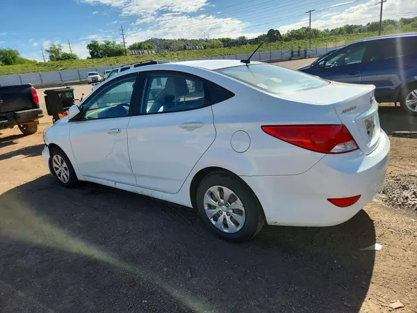 KMHCT4AE7GU981982 2016 HYUNDAI ACCENT - Image 2