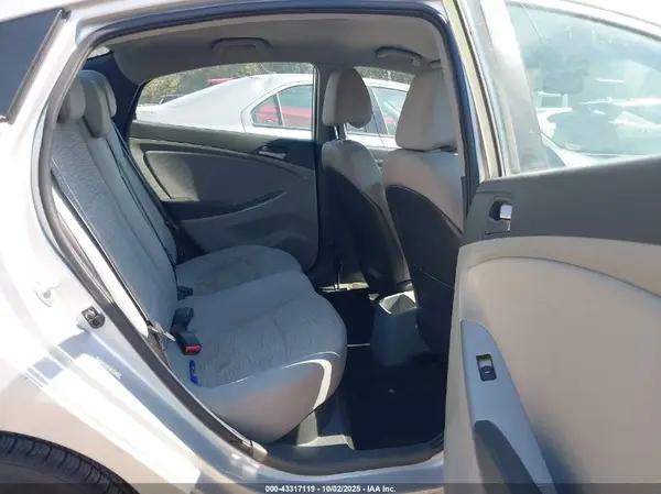 KMHCT4AE7HU193530 2017 HYUNDAI ACCENT - Image 8