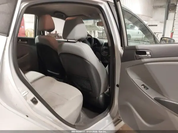 KMHCT4AE7HU209063 2017 HYUNDAI ACCENT - Image 8