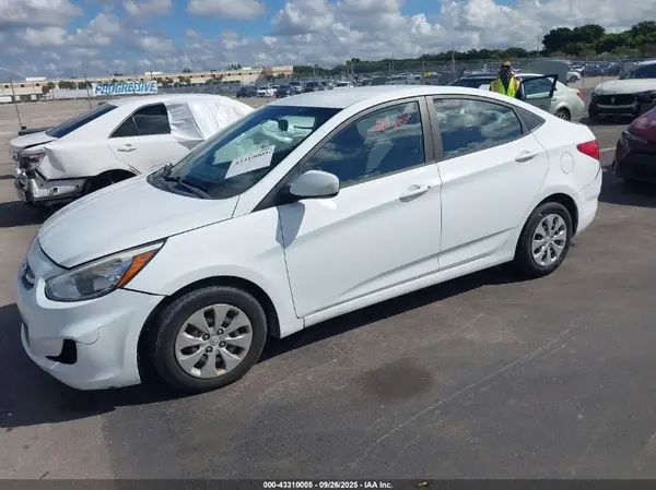KMHCT4AE7HU220273 2017 HYUNDAI ACCENT - Image 2