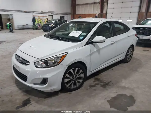 KMHCT4AE7HU299346 2017 HYUNDAI ACCENT - Image 2
