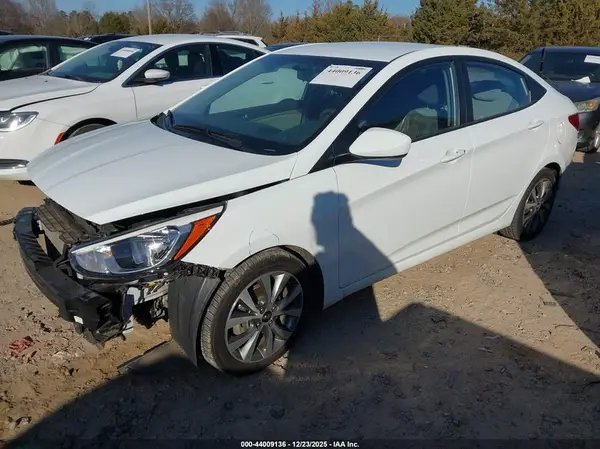 KMHCT4AE7HU325217 2017 HYUNDAI ACCENT - Image 2
