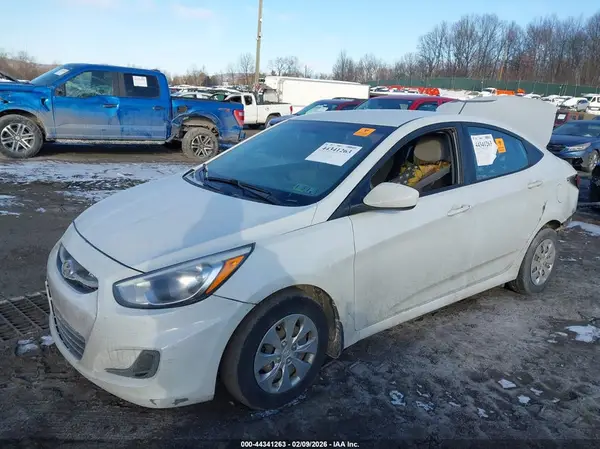KMHCT4AE7HU365748 2017 HYUNDAI ACCENT - Image 2