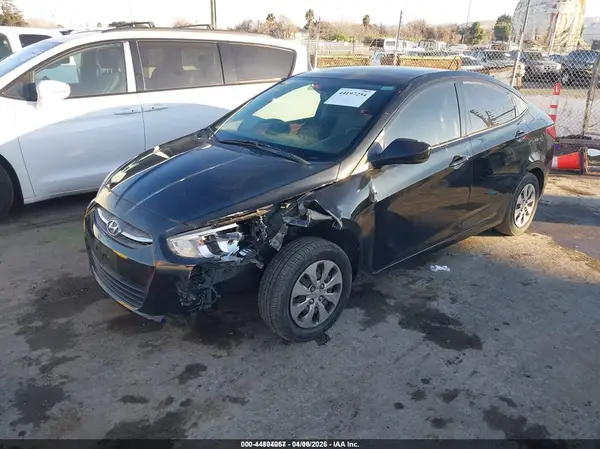 KMHCT4AE7HU374840 2017 HYUNDAI ACCENT - Image 2
