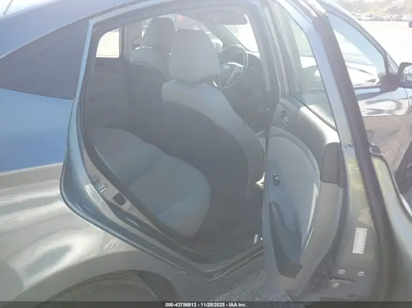 KMHCT4AE7HU379066 2017 HYUNDAI ACCENT - Image 8