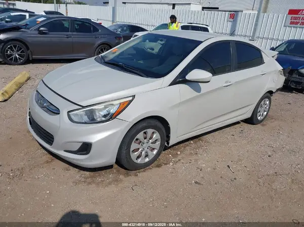 KMHCT4AE8GU062556 2016 HYUNDAI ACCENT - Image 2