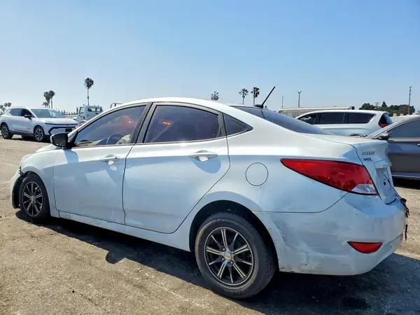 KMHCT4AE8GU105924 2016 HYUNDAI ACCENT - Image 2