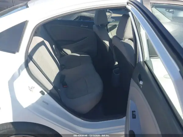 KMHCT4AE8HU172508 2017 HYUNDAI ACCENT - Image 8
