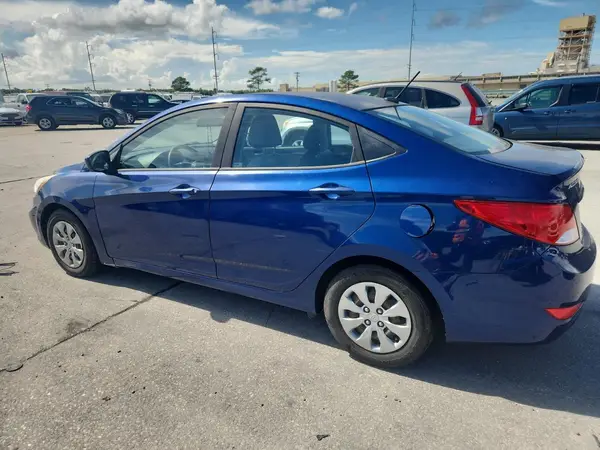 KMHCT4AE8HU173691 2017 HYUNDAI ACCENT - Image 2