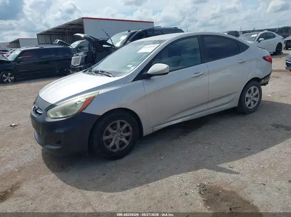 KMHCT4AE8HU193438 2017 HYUNDAI ACCENT - Image 2