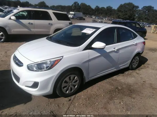 KMHCT4AE8HU271460 2017 HYUNDAI ACCENT - Image 2