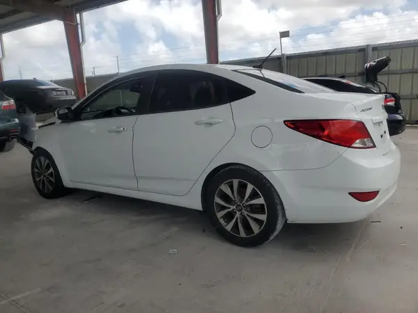 KMHCT4AE8HU351826 2017 HYUNDAI ACCENT - Image 2