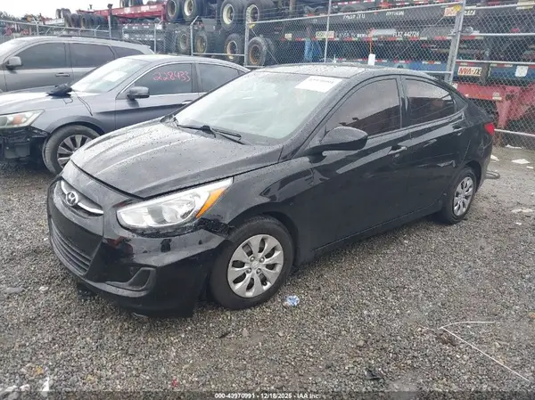 KMHCT4AE8HU357335 2017 HYUNDAI ACCENT - Image 2