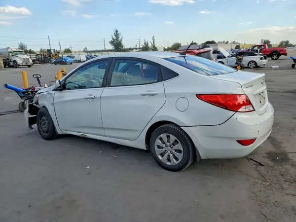 KMHCT4AE8HU361529 2017 HYUNDAI ACCENT - Image 2