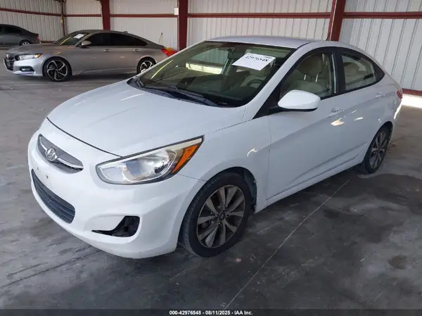 KMHCT4AE8HU365743 2017 HYUNDAI ACCENT - Image 2