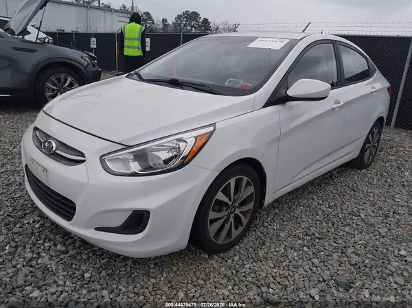 KMHCT4AE8HU372952 2017 HYUNDAI ACCENT - Image 2