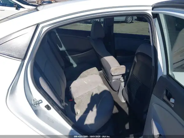 KMHCT4AE9HU172470 2017 HYUNDAI ACCENT - Image 8