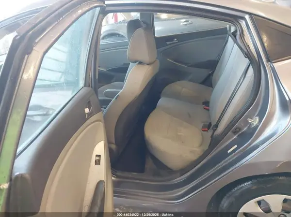 KMHCT4AE9HU173585 2017 HYUNDAI ACCENT - Image 8