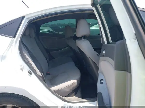 KMHCT4AE9HU282774 2017 HYUNDAI ACCENT - Image 8
