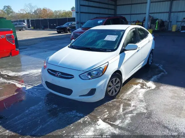 KMHCT4AE9HU331813 2017 HYUNDAI ACCENT - Image 2