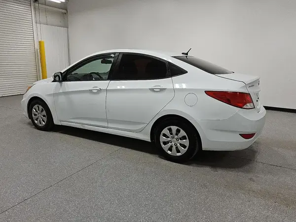 KMHCT4AE9HU339734 2017 HYUNDAI ACCENT - Image 2