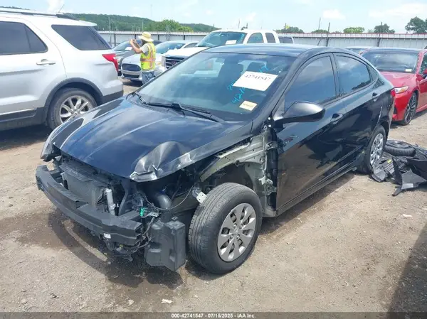 KMHCT4AE9HU353231 2017 HYUNDAI ACCENT - Image 2