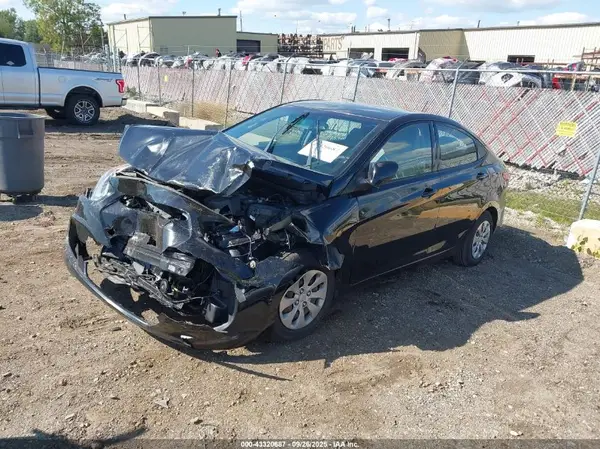 KMHCT4AE9HU370563 2017 HYUNDAI ACCENT - Image 2