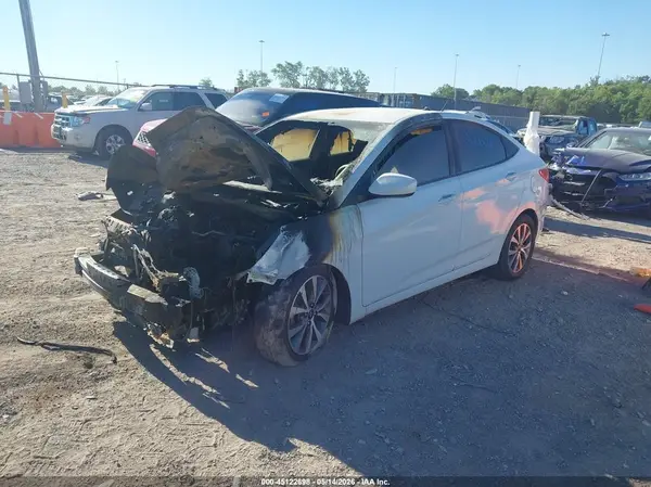 KMHCT4AE9HU372961 2017 HYUNDAI ACCENT - Image 2