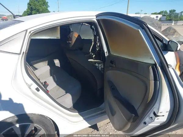 KMHCT4AE9HU372961 2017 HYUNDAI ACCENT - Image 8