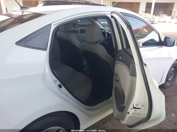 KMHCT4AE9HU380641 2017 HYUNDAI ACCENT - Image 8