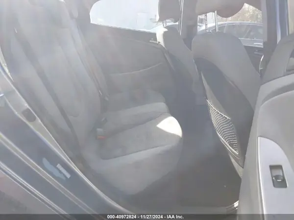 KMHCT4AEXHU219893 2017 HYUNDAI ACCENT - Image 8