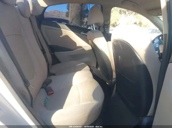 KMHCT4AEXHU233633 2017 HYUNDAI ACCENT - Image 8