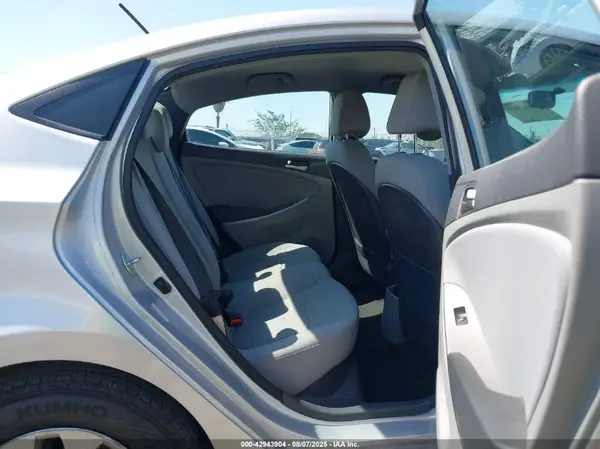KMHCT4AEXHU343338 2017 HYUNDAI ACCENT - Image 8