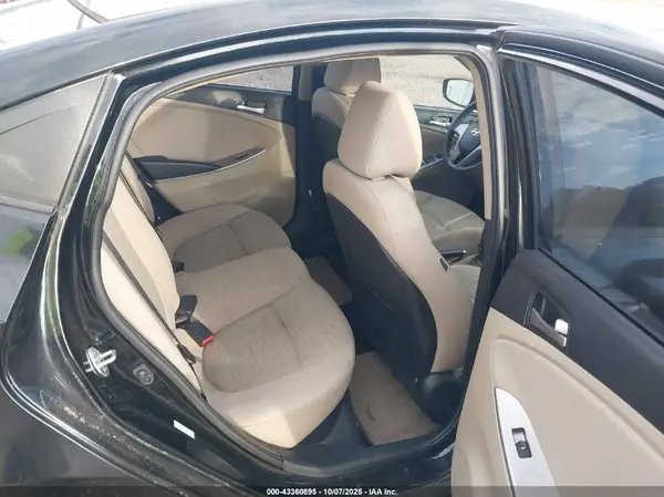 KMHCT4AEXHU374783 2017 HYUNDAI ACCENT - Image 8