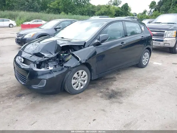 KMHCT5AE0HU305767 2017 HYUNDAI ACCENT - Image 2