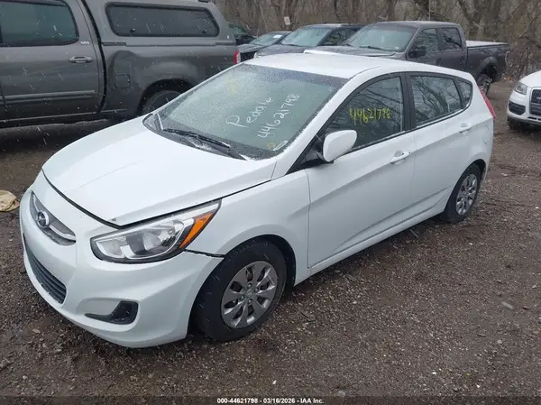 KMHCT5AE0HU310385 2017 HYUNDAI ACCENT - Image 2