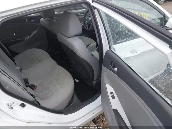 KMHCT5AE0HU310385 2017 HYUNDAI ACCENT - Image 8