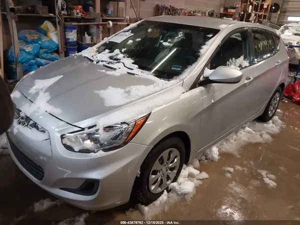 KMHCT5AE0HU317420 2017 HYUNDAI ACCENT - Image 2