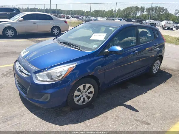 KMHCT5AE0HU318261 2017 HYUNDAI ACCENT - Image 2